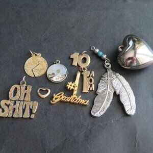 Vintage Assorted Charm Lot: Mom Grandma Feather Heart Novelty Pendants Gold Silv
